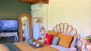 1 bedroom, desk, iron/ironing board, free WiFi