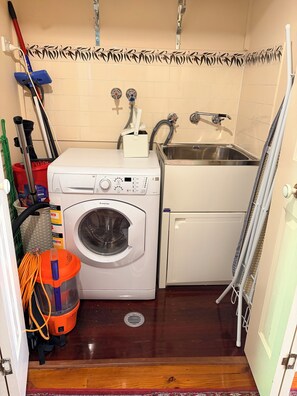 Interior - Blissful Wooden Haven entire place is yours, 5 mins drive/ train from Parramatta (Wentworthville)