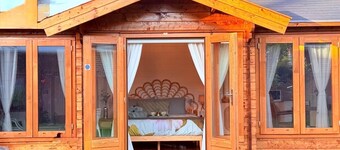 Blissful Wooden Haven entire place is yours, 5 mins drive/ train from Parramatta