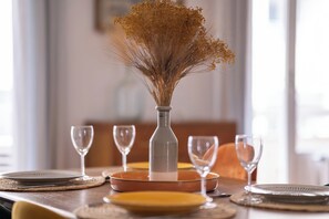 Dining - Appartement Isola, climatisé et parking privé - Welkeys (Lyon)