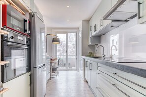 Réfrigérateur, micro-ondes, four, lave-vaisselle