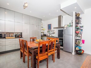 Réfrigérateur, micro-ondes, four, lave-vaisselle