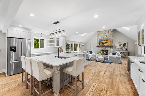 remember2giggle at gee mail to inquire or discuss great home in Avon CT