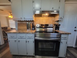 Private kitchen - Cozy 3-bedroom house with central A/C and WiFi centrally located in Lawton (Lawton)