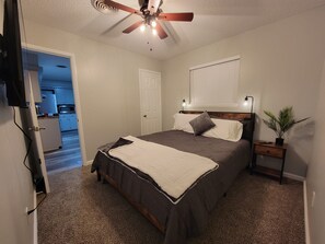 3 bedrooms, iron/ironing board, WiFi, bed sheets - Cozy 3-bedroom house with central A/C and WiFi centrally located in Lawton (Lawton)