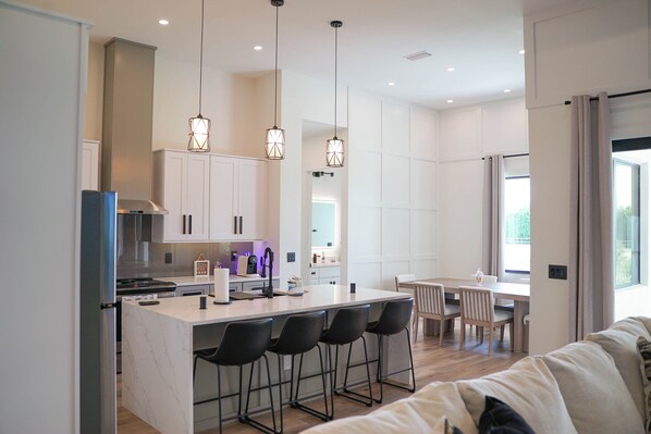 Interior - Charming 3-bedroom house with AC and WiFi in welcoming Englewood, Florida (Englewood)