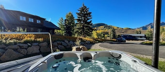 Immaculate! Hot Tub! Heated Garage! New Build!