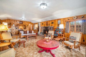 TV, peis og kontorer