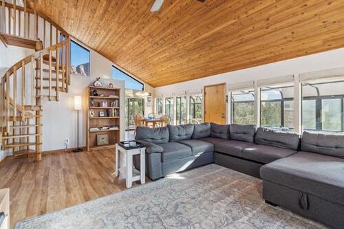Experience luxury at the Sedona Yavapino Retreat with stunning red rock views.