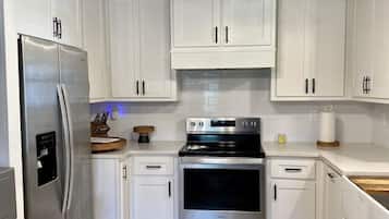 Microwave, stovetop, cookware/dishes/utensils, dining tables