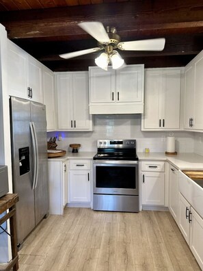 Microwave, stovetop, cookware/dishes/utensils, dining tables