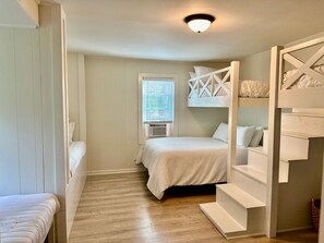 4 bedrooms, bed sheets