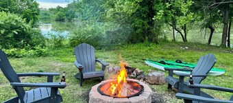 Waterfront Private Retreat - Near Downtown