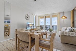 Dining - Paradise Found - Ocean views, Steps to the Beach - It's A Shore Thing - Roelens (Fort Myers Beach)