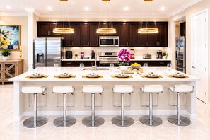 Private kitchen - 2391Spacious   15B.R lake view villa, 17 B.A, 23 BD, sleeps 36, close to Disney (Kissimmee)