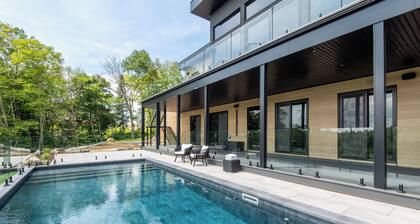 NEW! Chalet Mont-Steele | 5 Bedrooms | Hot tub | Outdoor Pool / Tremblant Living