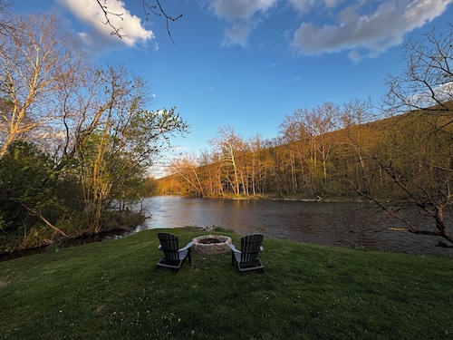 Waterfront cottage with hot tub, & fire pit. Pet friendly.