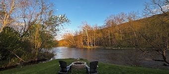 Waterfront cottage with hot tub, & fire pit. Pet friendly.