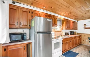 Fridge, microwave, oven, coffee/tea maker