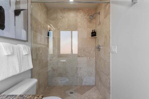 Shower, hair dryer, towels - Downtown View @ Cherry Street (Tulsa)