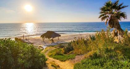 1 Block To Beach * Air Conditioning * Perfect Location