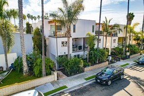 Exterior - 1 Block To Beach * Air Conditioning * Perfect Location (La Jolla)