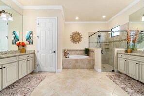 Shower, hair dryer, towels, toilet paper - Gorgeous, Modern 3-Bedroom Home Pool Home w/ Resort Amenities in Bonita National (Bonita Springs)