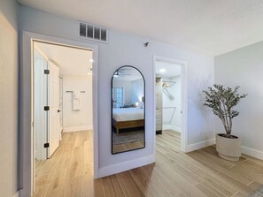 4 Schlafzimmer, Schreibtisch, BĂŒgeleisen/BĂŒgelbrett, kostenloses WLAN