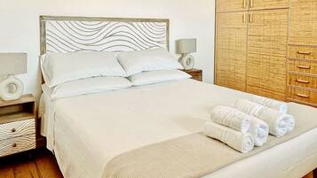 1 bedroom, bed sheets
