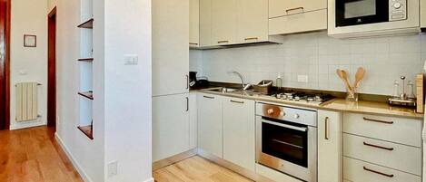 Fridge, oven, dishwasher