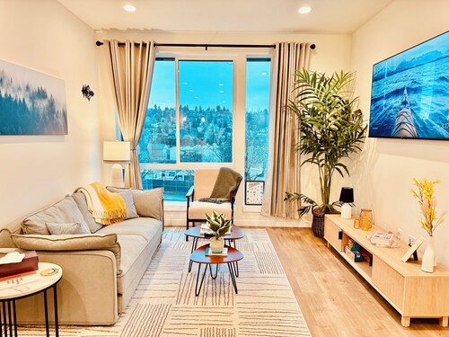 Brand New, Luxe & Bright Gem: Prime Location - Queen Anne, Roof Deck, Views