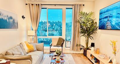 Brand New, Luxe & Bright Gem: Prime Location - Queen Anne, Roof Deck, Views
