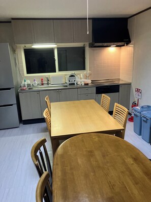 House, Garden View | In-room dining