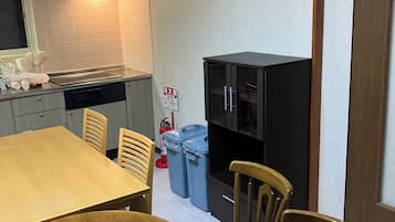 House, Garden View | In-room dining