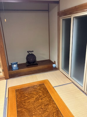 House, Garden View | 4 bedrooms, blackout drapes, iron/ironing board, free WiFi - private Lodging KASE Gosyogawara (Goshogawara)