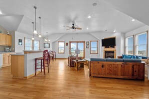 TV, books, stereo - 4744- Sandy Beaches, a spacious home in the heart of Kill Devil Hills! (Kitty Hawk)