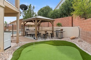 Outdoor dining - Zion`s Poolside Paradise (La Verkin)