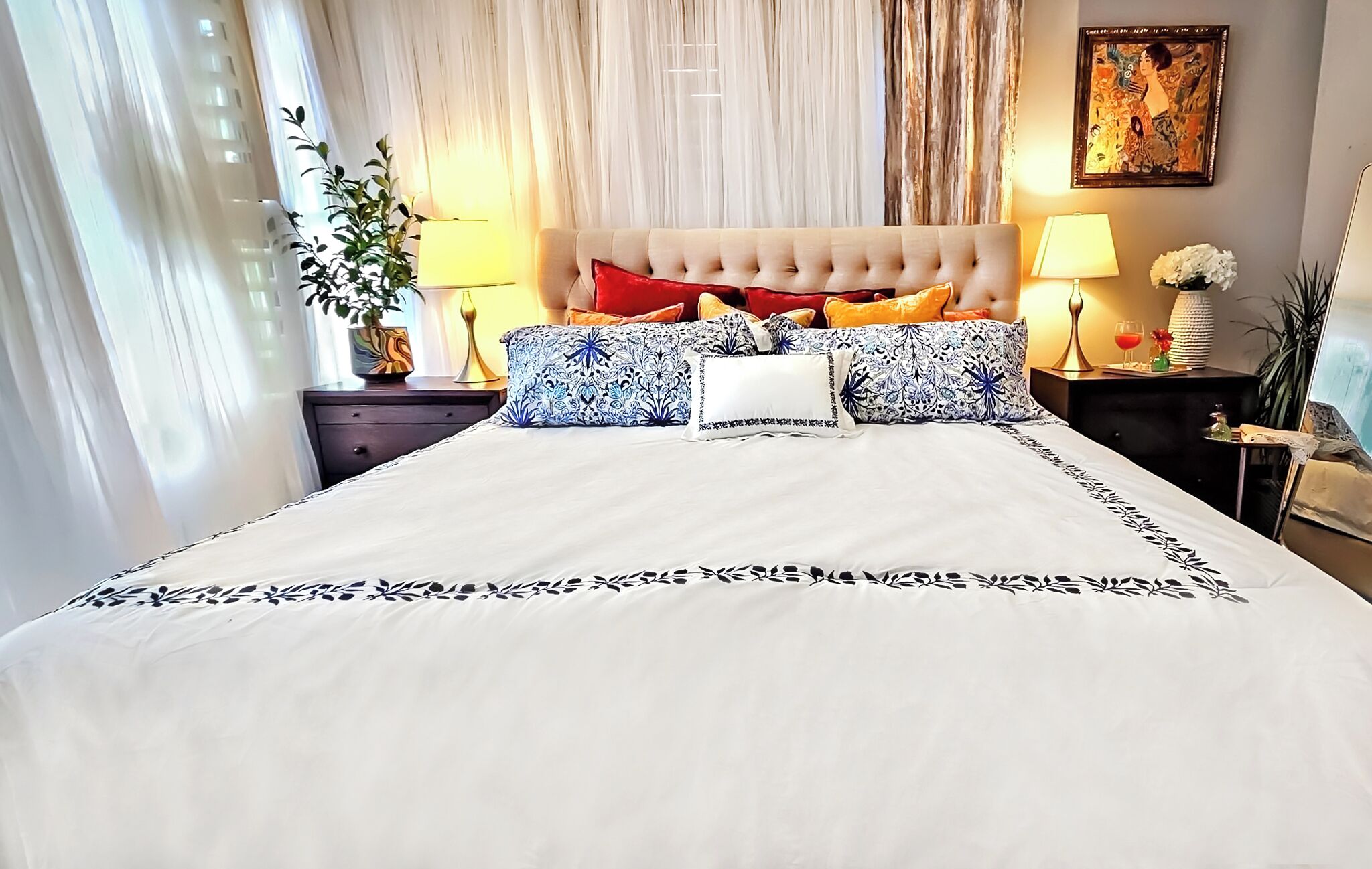 3 chambres, bureau, fer et planche à repasser, lit de bébé portatif