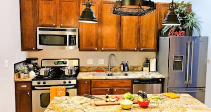 HUGE! 3BR Private Home+Garage+360° Roof Deck+Hot Tub+EV+Sleeps 12