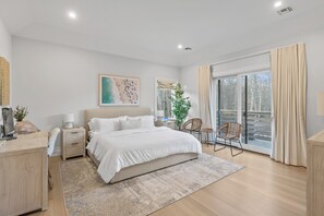 6 عدّة غرف نوم ومكتب ومكواة/لوح كي وسرير سفر