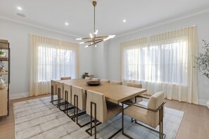 Dining - Ultra Modern Bridgehampton Gem, Perfect Location, 6 Beds, Heated Pool, Hot Tub (Bridgehampton)