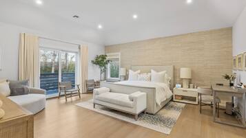 6 slaapkamers, een bureau, een strijkplank/strijkijzer, reisbedje