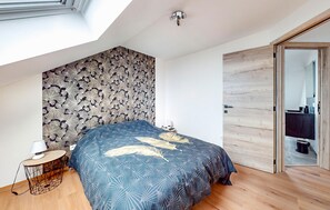 3 bedrooms, iron/ironing board, travel crib, free WiFi