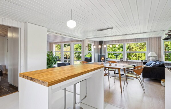 Dining - Awesome home in Ebeltoft with sauna (Ebeltoft)
