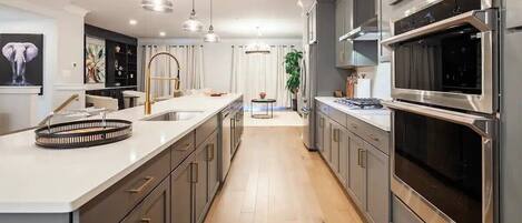 Four Ă micro-ondes, un four, surface de cuisson, lave-vaisselle