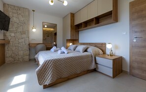 5 bedrooms, travel crib, free WiFi, bed sheets