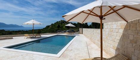 Et oppvarmet basseng