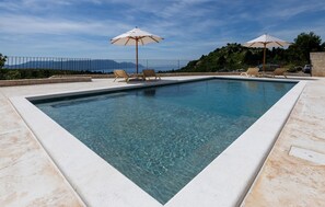 A heated pool - Amazing home in Slivno Ravno with sauna (Slivno Ravno)