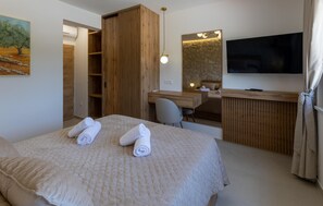 5 bedrooms, travel crib, free WiFi, bed sheets