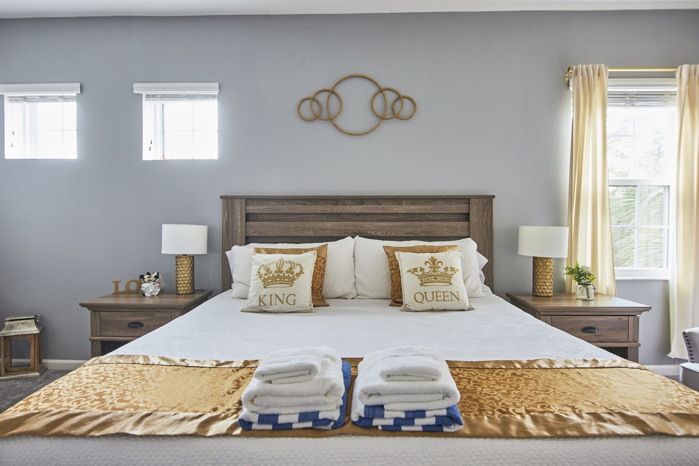 6 bedrooms, desk, iron/ironing board, travel cot